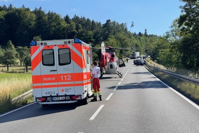 Simmotzheim: Motorradfahrer nach Ueberholmanoevern schwer Verletzt 