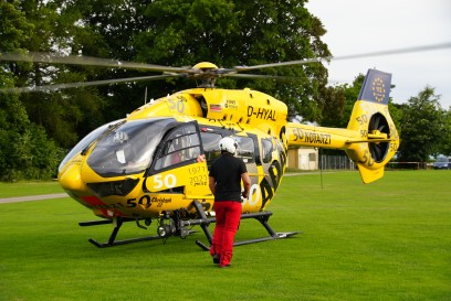 Esslingen: Rettungshubschrauber landet am Segelflugplatz Jaegerhaus - Essen auf Herd angebrannt