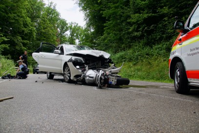 Steinenbronn: Motorradfahrer nach Unfall in Lebensgefahr