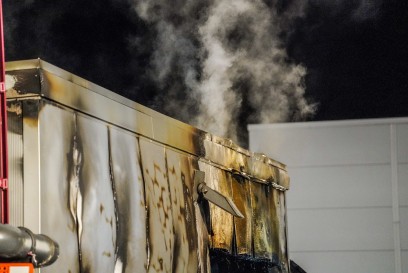 Nuertingen-Oberensingen: Brand eines Akkus bei Systemlieferant fuer effiziente Antriebsloesungen