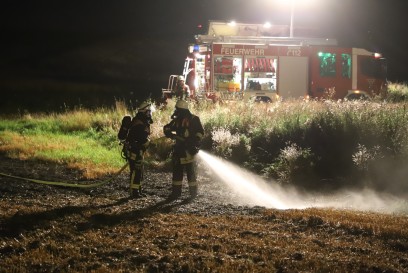 Unterensingen: Flaechenbrand nach Feldarbeiten 