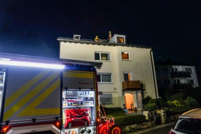 Denkendorf: Blechdach loest sich beim Sturm