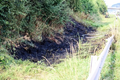 Weilheim: Brand am Randbereich des Standstreifens