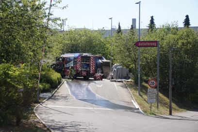 Sindelfingen:Feueralarm beim Baumarkt-Kunststoffrohre brennen im Aussenbereich 