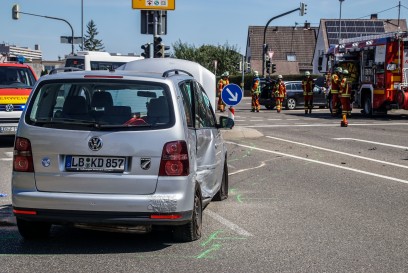 Leonberg: Drei Verletzte nach schwerem Unfall