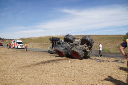 Herrenberg-Haslach: Traktor mit Guelleanhaenger umgekippt
