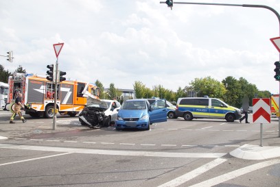 Sindelfingen: Drei Verletzte nach heftigem Unfall 