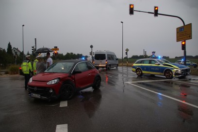 Nufringen : Streifenwagen auf Einsatzfahrt in Unfall verwickelt
