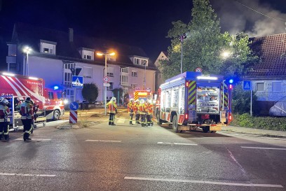 Nellingen: Scheunenbrand in Nellingen fuehrt zu Grosseinsatz 