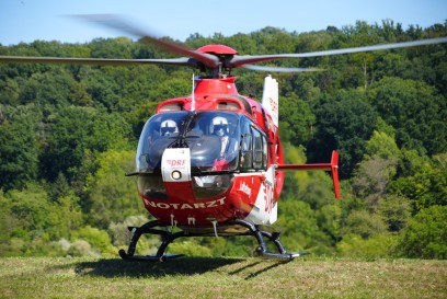 Altbach: Medizinischer Notfall- Rettungshubschrauber im Einsatz
