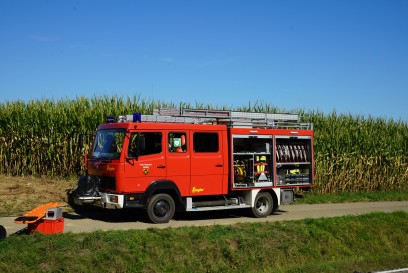 Adelberg: Schwerer Unfall Am Freitag kam ein 37-Jaehriger bei Adelberg in den Gegenverkehr und erlitt schwere Verletzungen.