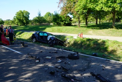 Adelberg: Schwerer Unfall Am Freitag kam ein 37-Jaehriger bei Adelberg in den Gegenverkehr und erlitt schwere Verletzungen.