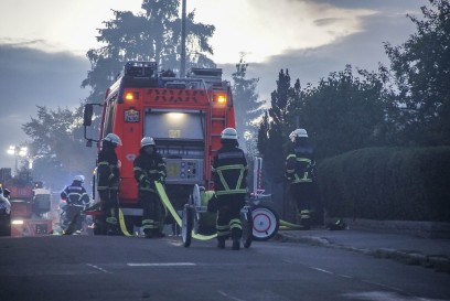 Sindelfingen: Dachstuhlbrand fordert die Feuerwehr