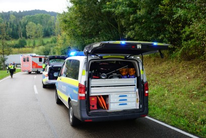 Lenglingen: Mercedes kommt in Gegenverkehr und kollidiert mit Opel - Rettungshubschrauber im Einsatz
