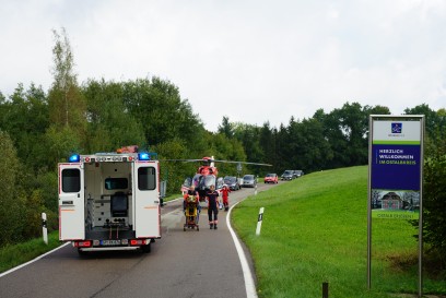 Lenglingen: Mercedes kommt in Gegenverkehr und kollidiert mit Opel - Rettungshubschrauber im Einsatz