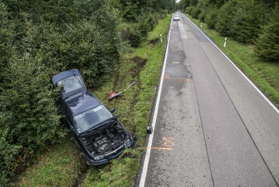 Hildrizhausen: Pkw ueberschlaegt sich 