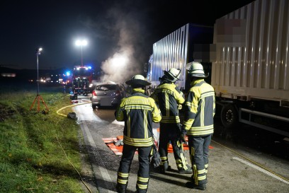 Jesingen: Toedlicher Verkehrsunfall - PKW geht nach Kollision in Flammen auf