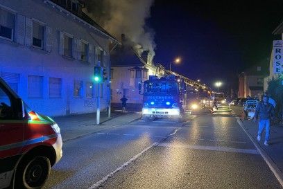 Weil der Stadt: Dachstuhlbrand fordert 3 verletzte 