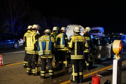 Aichelberg A8: Unfall mit drei beteiligten Fahrzeugen - 5 Verletzte