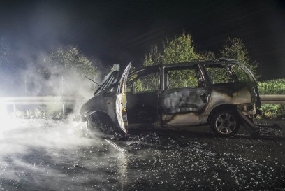 Leonberg: PKW brennt vollstaendig aus