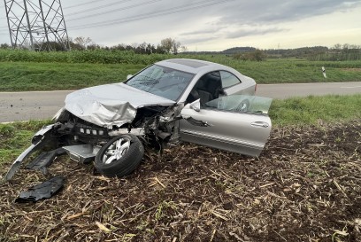 Poppenweiler: Unfall zwischen zwei Mercedes 