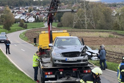 Poppenweiler: Unfall zwischen zwei Mercedes 