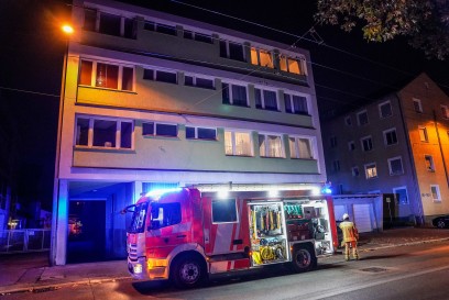 Esslingen: Feuerwehr rettet Person aus verrauchter Wohnung
