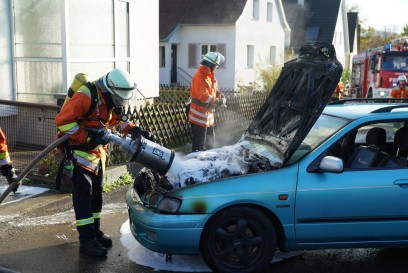 Schlierbach: PKW Brand ruft Feuerwehr auf den Plan