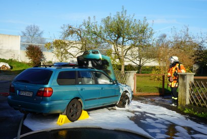 Schlierbach: PKW Brand ruft Feuerwehr auf den Plan