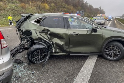 Rutesheim: Mehrere Kilometer Stau nach heftigem Auffahrunfall mit mehreren Verletzten