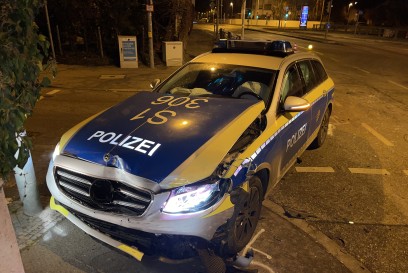 Stuttgart: Verkehrsunfall mit Streifenwagen 
