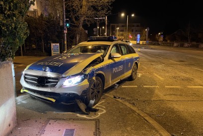 Stuttgart: Verkehrsunfall mit Streifenwagen 