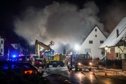 St. Johann-Upfingen: Brand eines Wohngebaeudes mit Pferdehof
