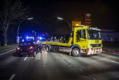 Sindelfingen: BMW uebersieht abbiegendes Fahrzeug