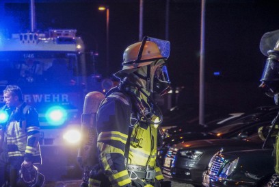 Weil im Schoenbuch: Mehrere Fahrzeuge brennen von einem Autohandel