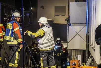 Hildrizhausen: Mehrere PKW brennen in Tiefgarage - Grossaufgebot der Feuerwehr