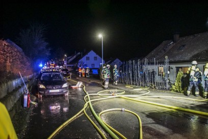 Gaeufelden-Tailfingen: Dachstuhlbrand entpuppt sich als Heckenbrand