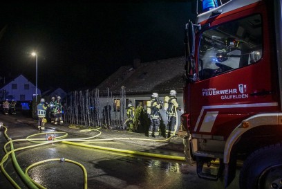 Gaeufelden-Tailfingen: Dachstuhlbrand entpuppt sich als Heckenbrand