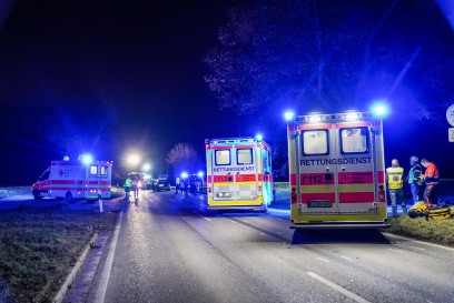 Neuhausen a.d. Fildern: Fuenf schwerverletzte nach folgenschwerem Auffahrunfall – Rettungshubschrauber im Einsatz - Katze und Hund in den Autos