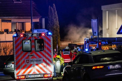 Koengen: Ethanol Ofen  geht in Flammen auf – Mann lebensgefaehrlich verletzt – Wohnung ausgebrannt