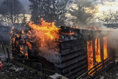 Magstadt: Gartenhaus brennt vollstaendig nieder