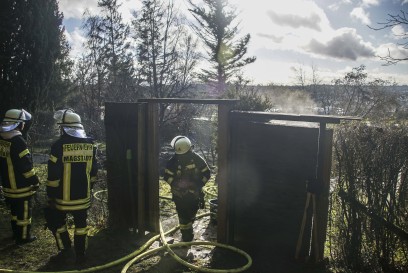 Magstadt: Gartenhaus brennt vollstaendig nieder