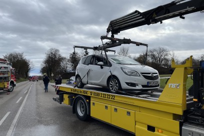 Illingen: B10/K4507 Verkehrsunfall mit drei Verletzten nach Vorfahrtsverletzung