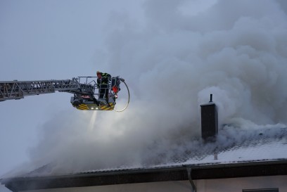 Heiningen: Brand eines Gebaeudes