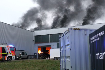 Goeppingen: Wohnmobil brennt in einer Werkstatt in Ursenwang