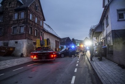 Herrenberg-Oberjesingen: PKW landet Unfall auf dem Dach