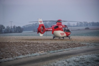 Deckenpfronn: LKW und PKW kollidieren - Rettungshubschrauber im Einsatz
