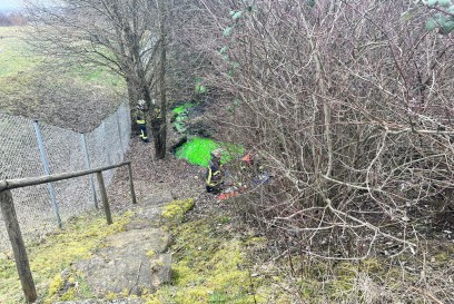 Stuttgart: Verfaerbtes Wasser im Seitenarm des Langwiesersees
