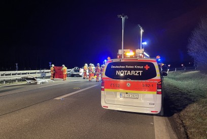 Leinfelden-Echterdingen: Auffahrunfall auf B27 fuehrt zu Vollsperrung richtung Stuttgart