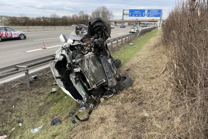 Korntal-Muenchingen: Umgekipptes Fahrzeug fuehrt zu Vollsperrung